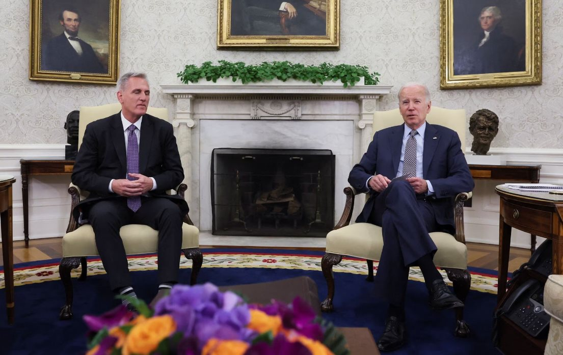 Cuộc gặp được mong chờ giữa ông Biden và Chủ tịch Hạ viện McCarthy không đạt kết quả, Mỹ chỉ còn 10 ngày để chặn rủi ro vỡ nợ - Ảnh 1.