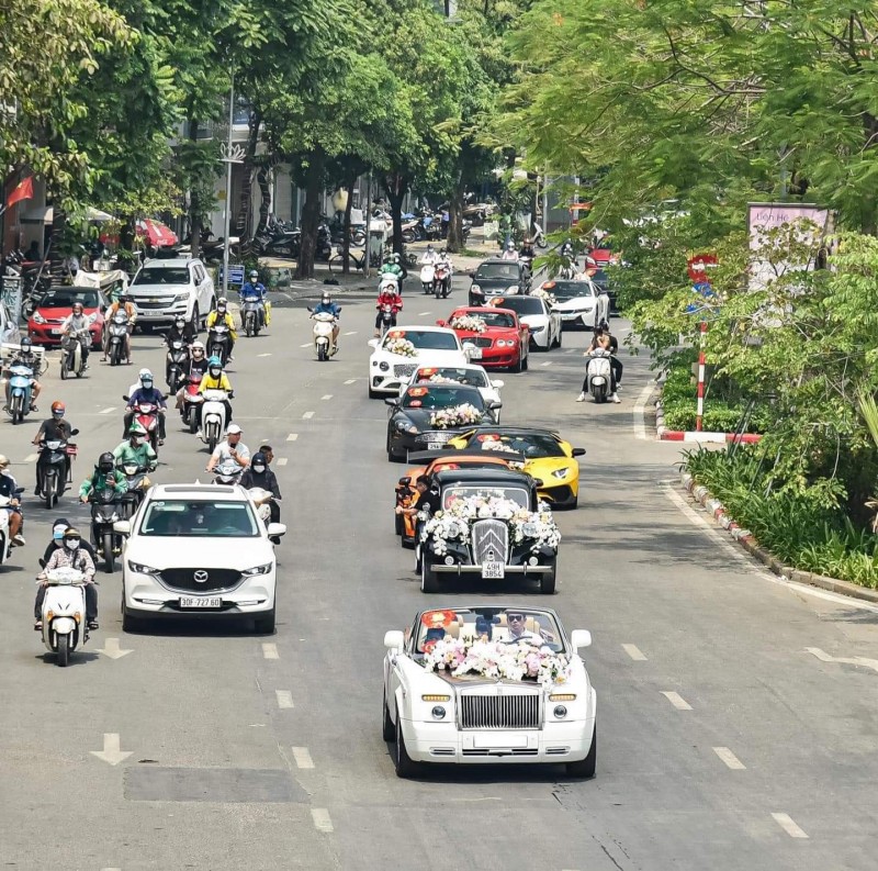 Bảo Tín Mạnh Hải gây sốt với đám cưới có dàn siêu xe 200 tỷ: Gia tộc buôn vàng lừng danh Hà Nội, chủ tịch từng giữ nhiều chức vụ cao tại Bộ Công thương, dự định lên sàn UPCOM - Ảnh 1.