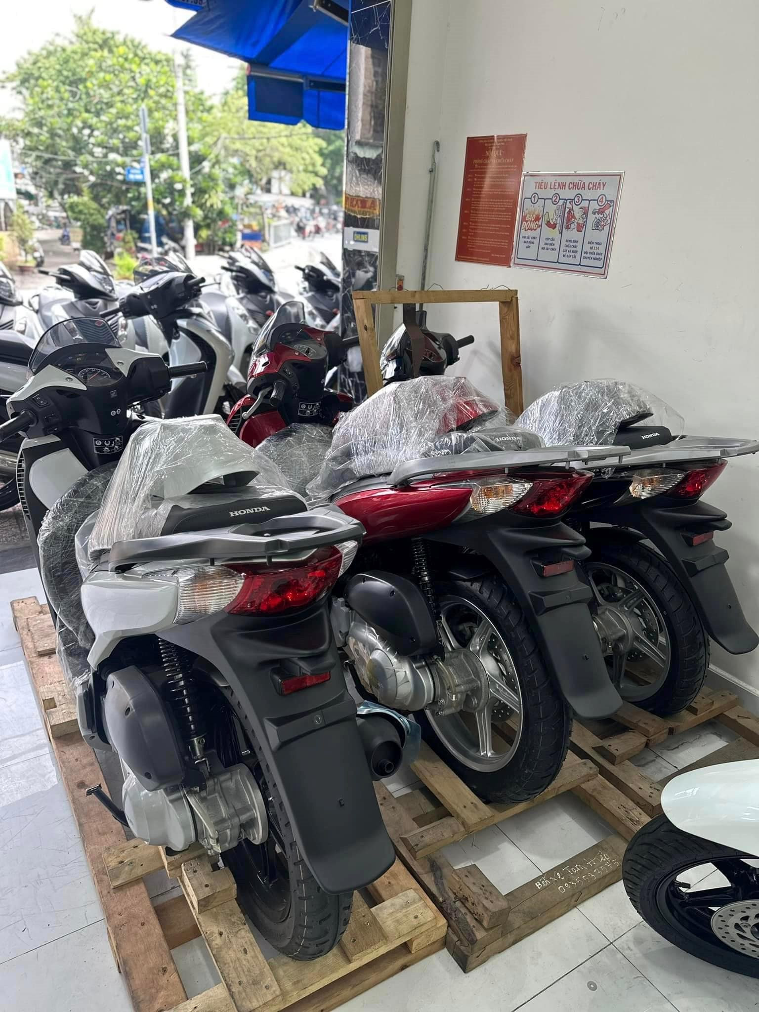 Điều gì làm nên một Honda SH 150i CBS độ chính hãng giá hơn 90 triệu đồng   Vatgia Hỏi  Đáp