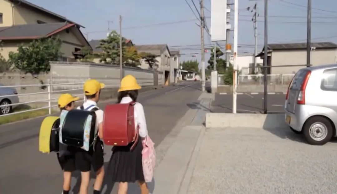 Đằng sau những đứa trẻ Nhật Bản tự đi bộ đến trường: Sự chung sức của cả cộng đồng và giáo dục tinh tế - Ảnh 8.