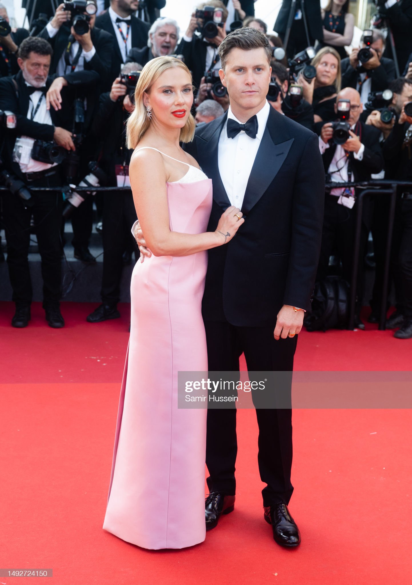 Thảm đỏ Cannes 2023 ngày 8: Phạm Băng Băng lộng lẫy nhưng lộ khuyết điểm bên mẹ tỷ phú Elon Musk, “goá phụ đen” Scarlett Johansson ôm chồng tình tứ - Ảnh 5.