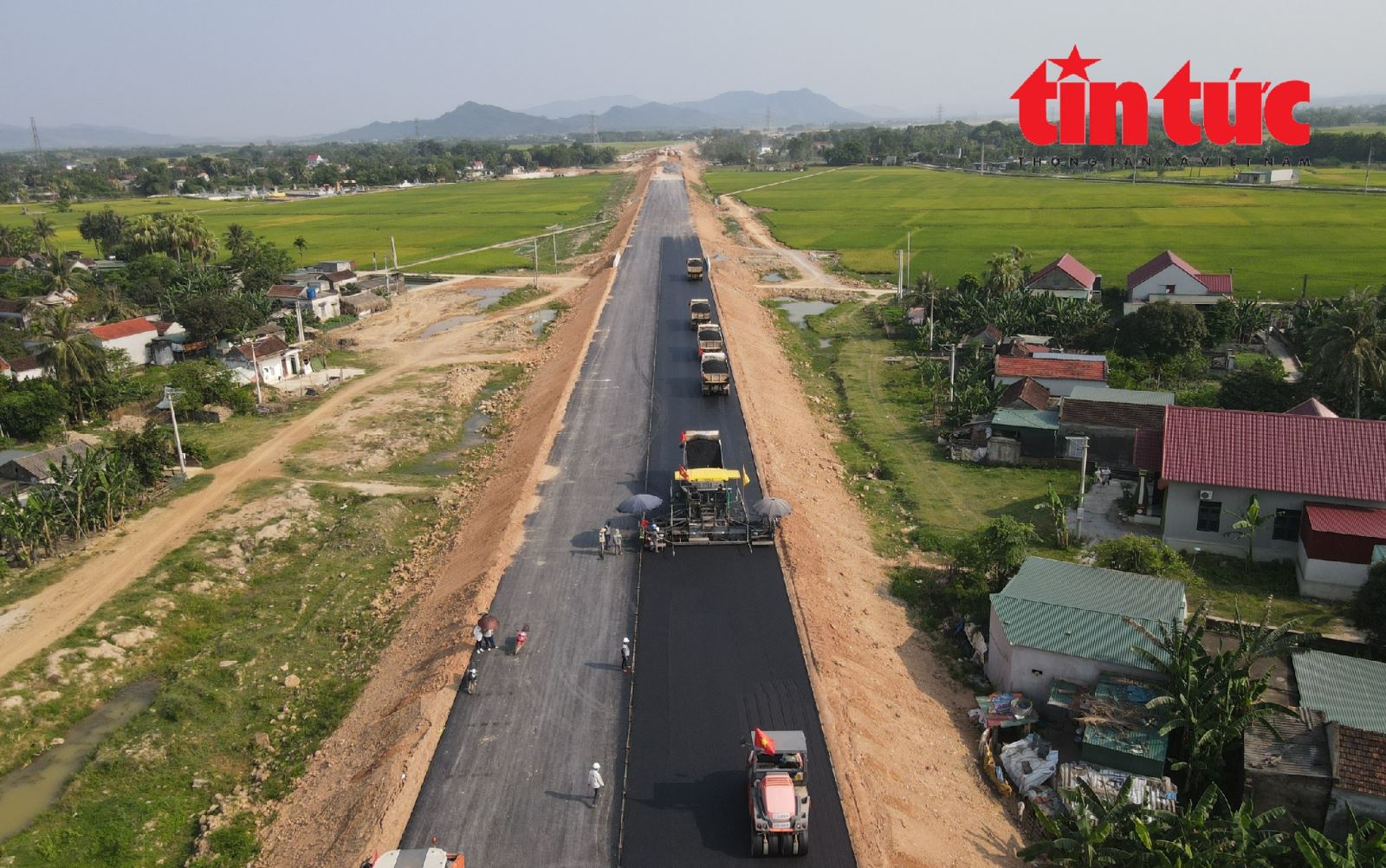Cao tốc Quốc lộ 45 - Nghi Sơn tăng tốc về đích - Ảnh 2.