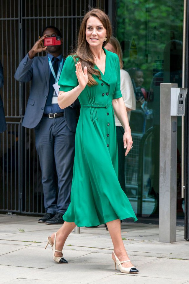 Công nương Kate cứ diện mẫu váy này là bị cộng thêm 5 tuổi | Tin tức Online