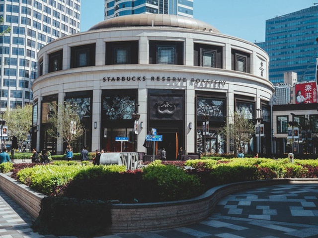 Nằm cách quán Starbucks lớn nhất thế giới chỉ 100m và cạnh tranh với hơn 7.800 quán cà phê lớn nhỏ, Trung Nguyên Legend tại Thượng Hải làm cách nào để thành công? - Ảnh 2.