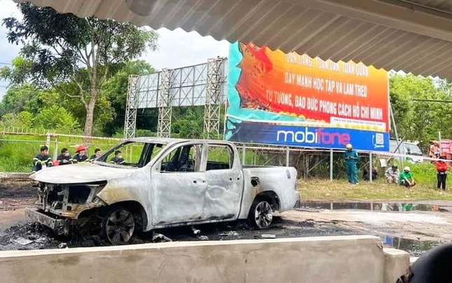 Ô tô phát nổ, cháy rụi ở Lâm Đồng, lái xe tử vong tại chỗ - Ảnh 2.