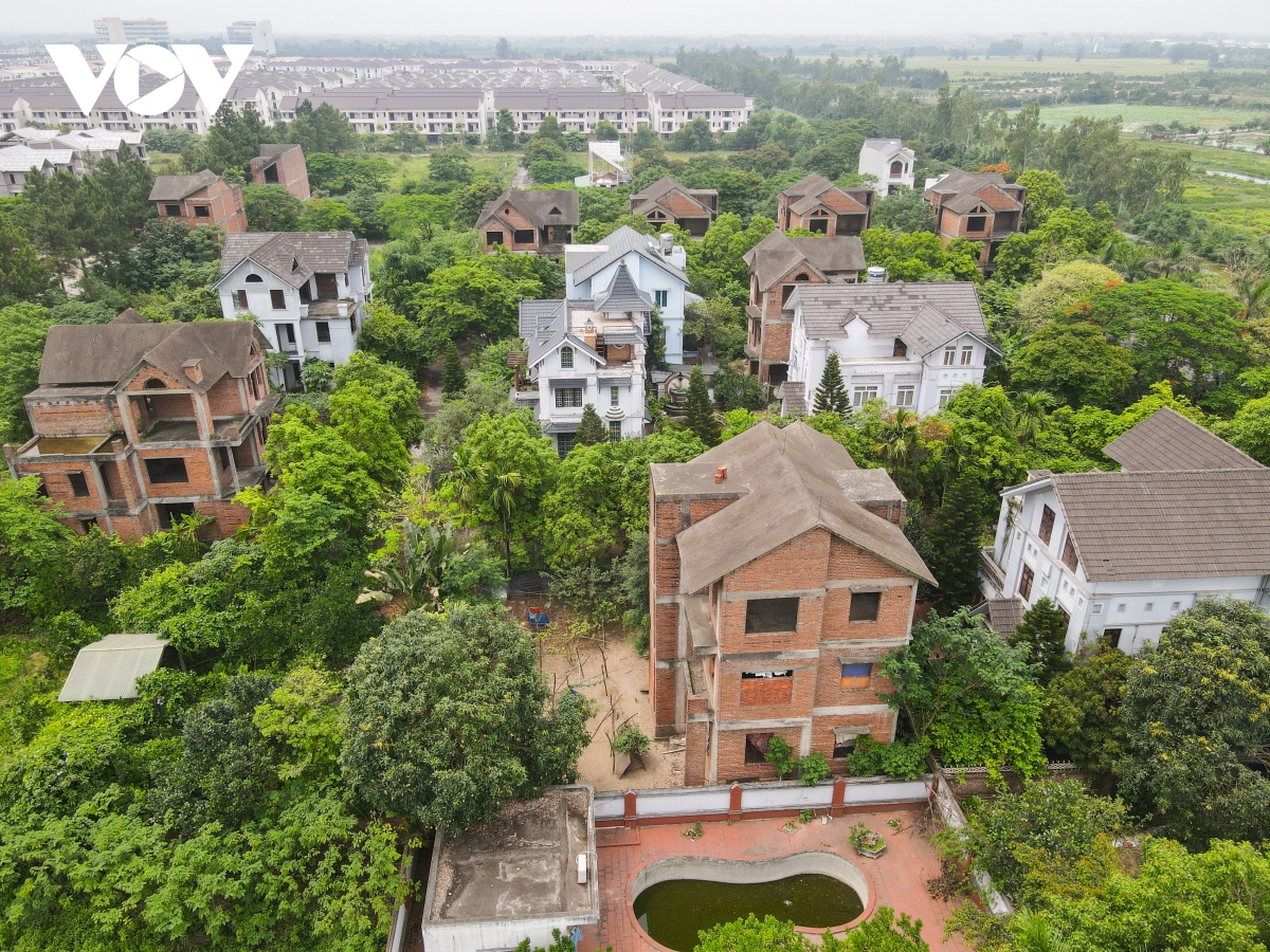 Cận cảnh loạt biệt thự ở KĐT Nam Từ Sơn, Bắc Ninh &quot;đắp chiếu&quot; hàng chục năm - Ảnh 9.