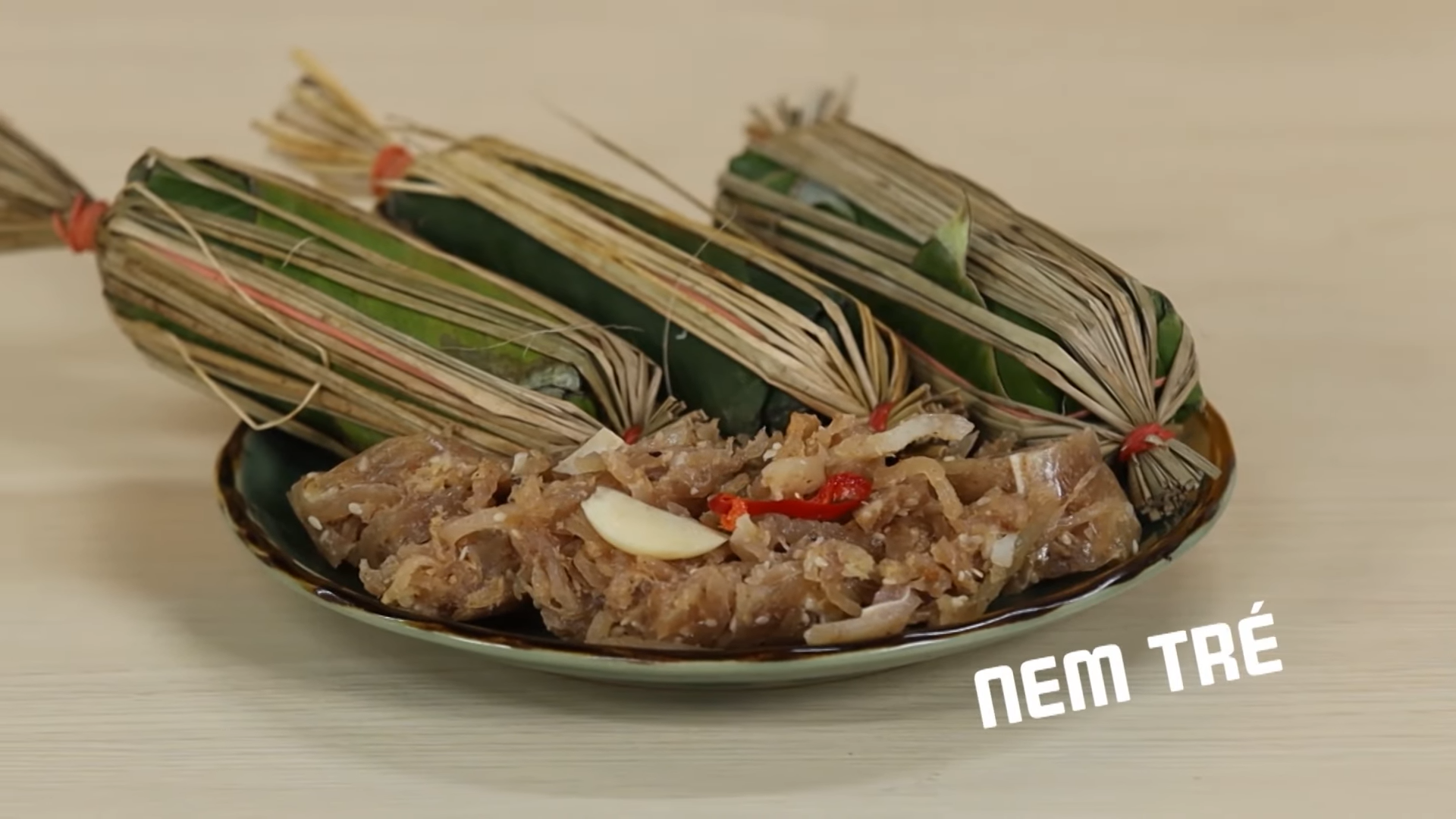Khách Tây thưởng thức các món nem, chả của Việt Nam: Món được khen nhất nhiều người Việt còn chưa biết - Ảnh 6.