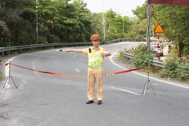 Ngày cuối kỳ nghỉ lễ, đường phố Hà Nội lại nườm nượp người, xe - Ảnh 13.