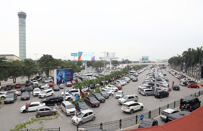 Ngày cuối kỳ nghỉ lễ, sân bay Nội Bài đón 92 nghìn lượt khách - Ảnh 7.