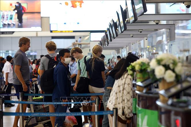 Sân bay Nội Bài phục vụ hơn 422.000 lượt hành khách trong 5 ngày nghỉ lễ - Ảnh 1.