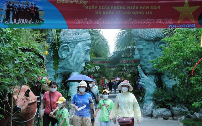 Nghỉ lễ, du lịch Cần Thơ thu hơn 500 tỷ đồng, Khánh Hòa đón 200.000 lượt khách - Ảnh 1.