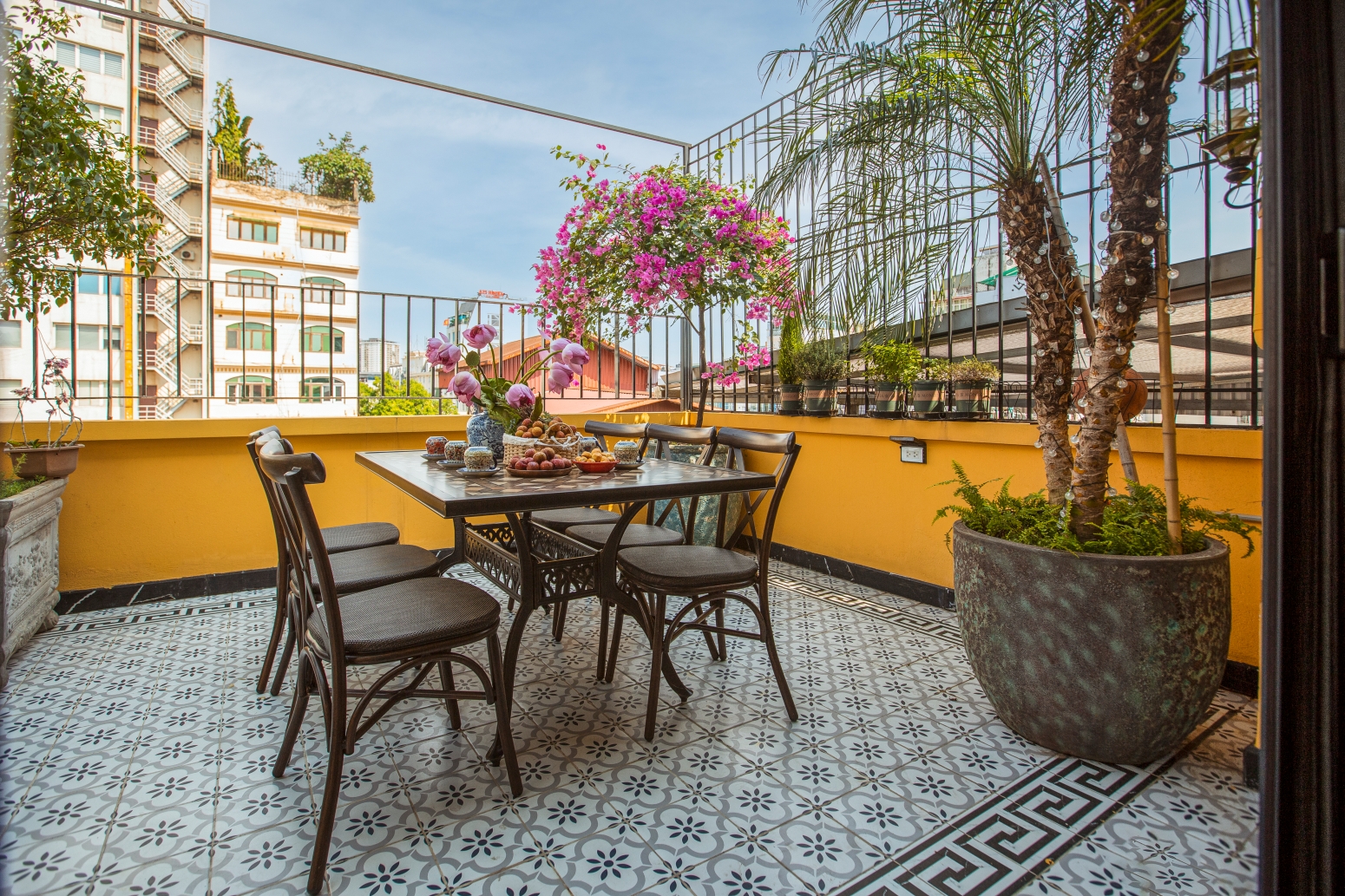 Ngôi nhà 10 tầng với 2 mặt view phố cổ của cô chủ Tiệm Thơ: Diện tích sử dụng lên tới 1.300m2, nội thất khảm trai mà vẫn hiện đại - Ảnh 13.