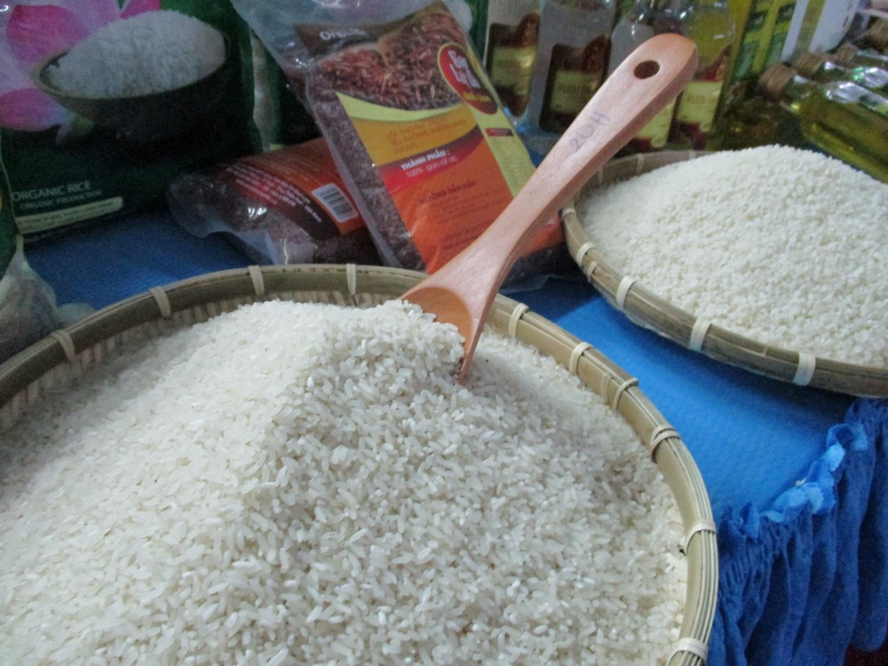 Doanh nghiệp vét sạch kho gạo để xuất khẩu - Ảnh 2.