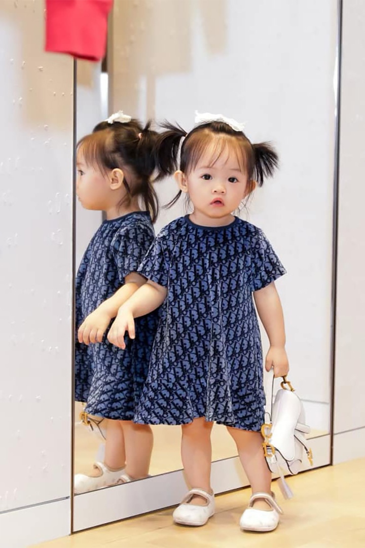 Con gái Cường Đô La - Đàm Thu Trang mới 2 tuổi đã 'dát' toàn hàng hiệu - Ảnh 12.