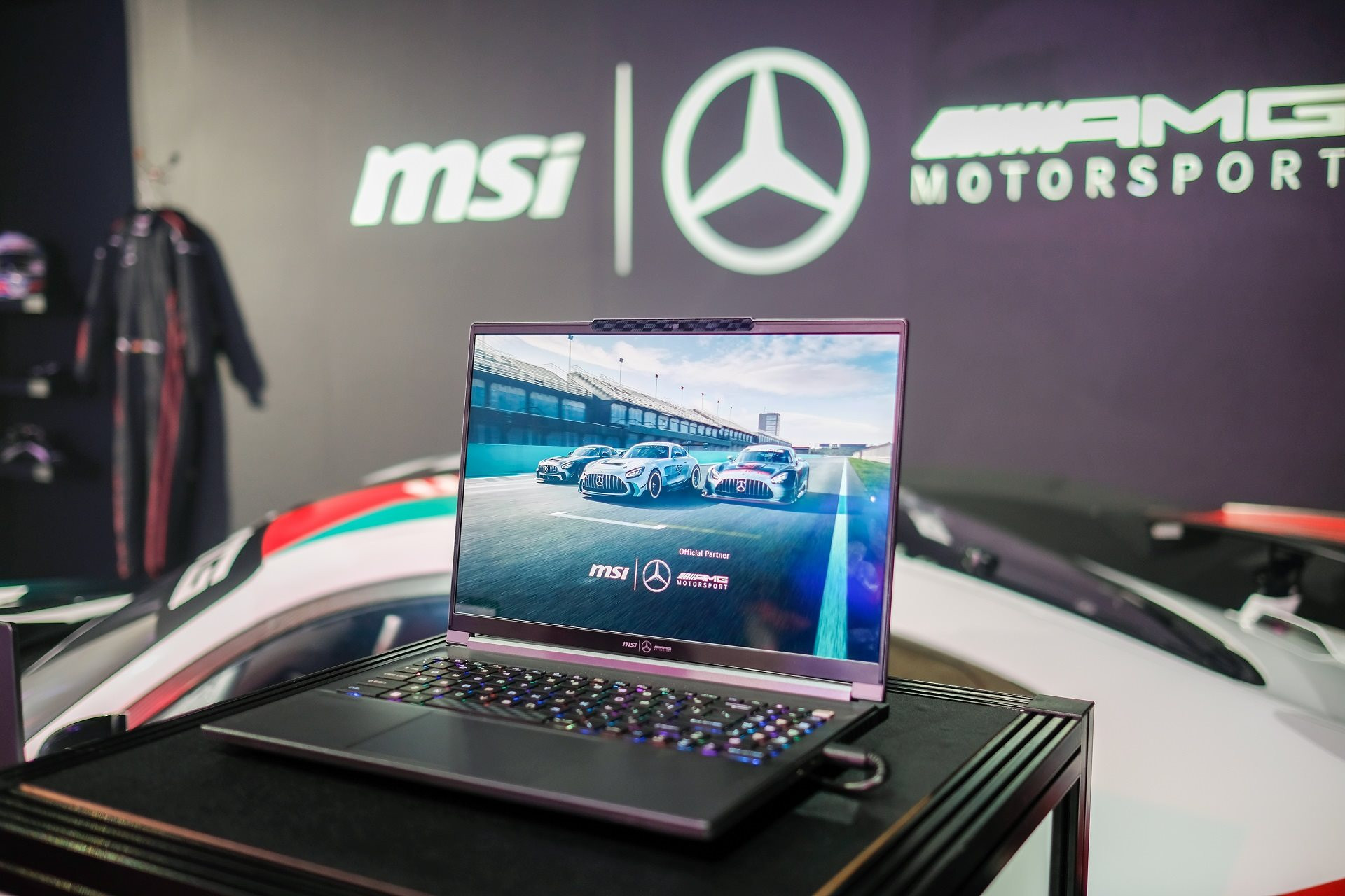 Trải nghiệm laptop của MSI lần đầu hợp tác cùng Mercedes-AMG tại Computex 2023: Xịn và đẹp - Ảnh 5.