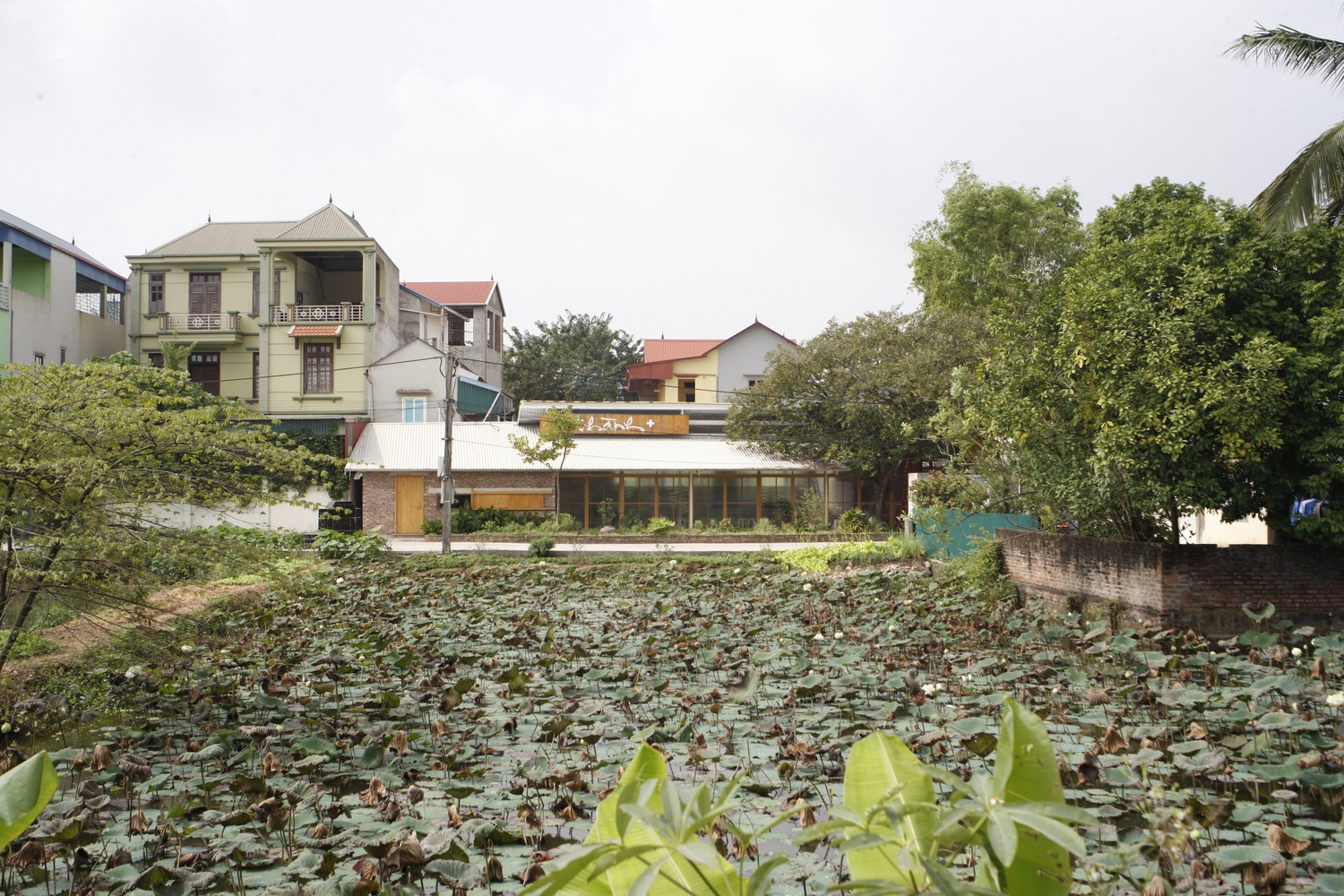 Một nhà hàng ở ngoại thành Hà Nội có view &quot;đỉnh của chóp&quot;, báo Mỹ cũng khen hết lời - Ảnh 1.