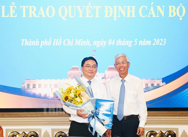 Ông Nguyễn Trần Bình làm Chủ tịch UBND quận 11 - Ảnh 1.