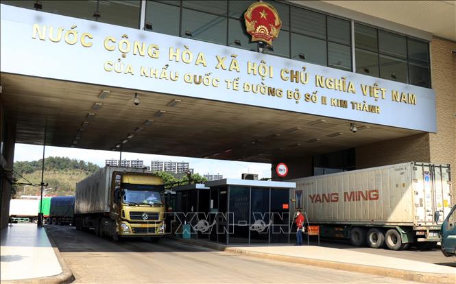 4 tháng, ước xuất siêu 6,35 tỷ USD - Ảnh 1. 4 tháng, ước xuất siêu 6,35 tỷ USD - Ảnh 1.