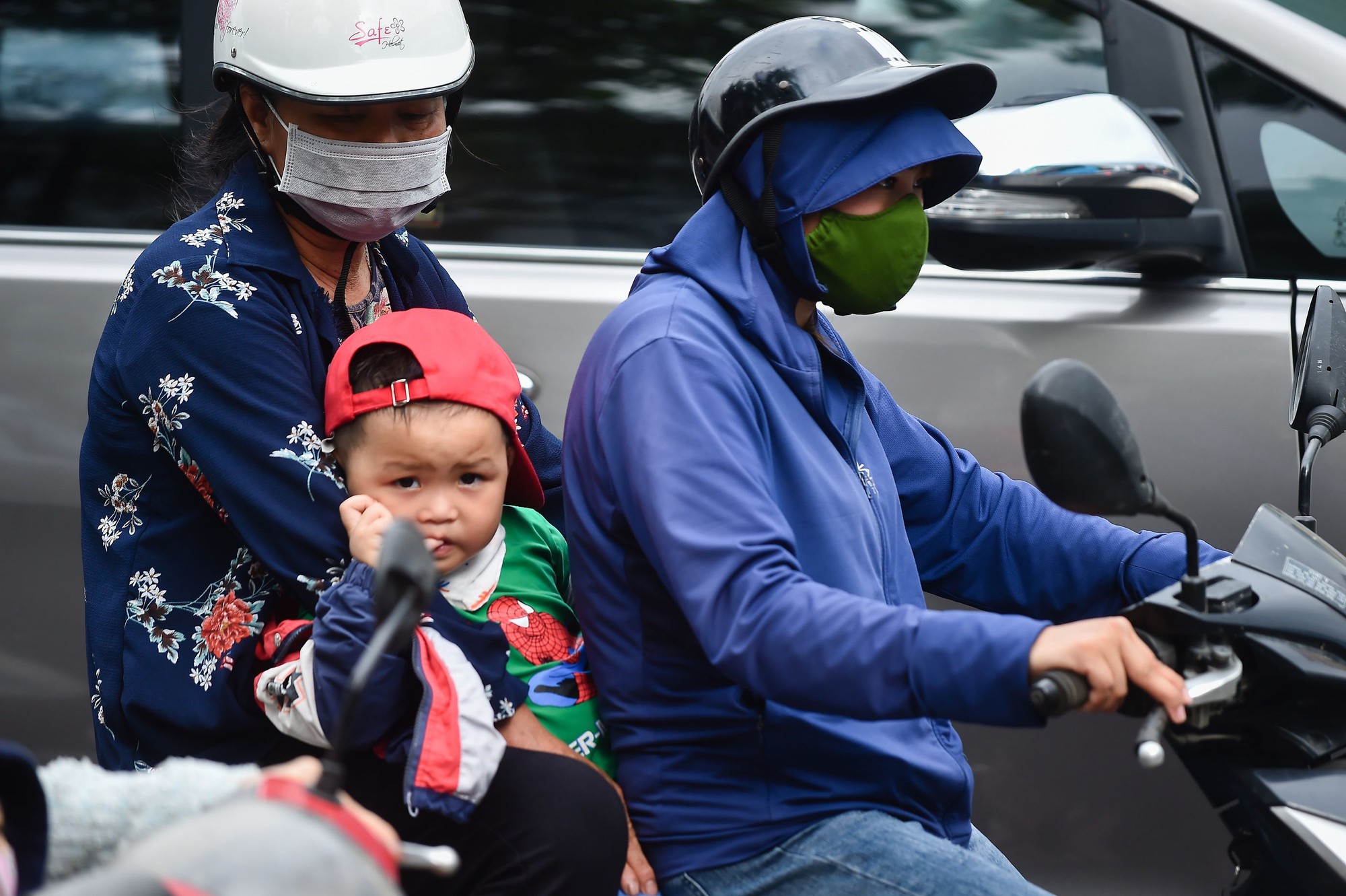 Giao thông Hà Nội hỗn loạn trong ngày đầu tiên người dân đi làm sau kỳ nghỉ dài - Ảnh 11.