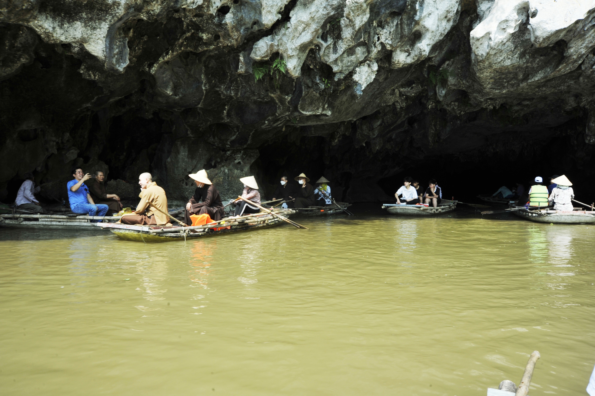 Explore Van Long Lagoon - where the famous movie Kong: Skull Island was filmed in Ninh Binh - Photo 5.