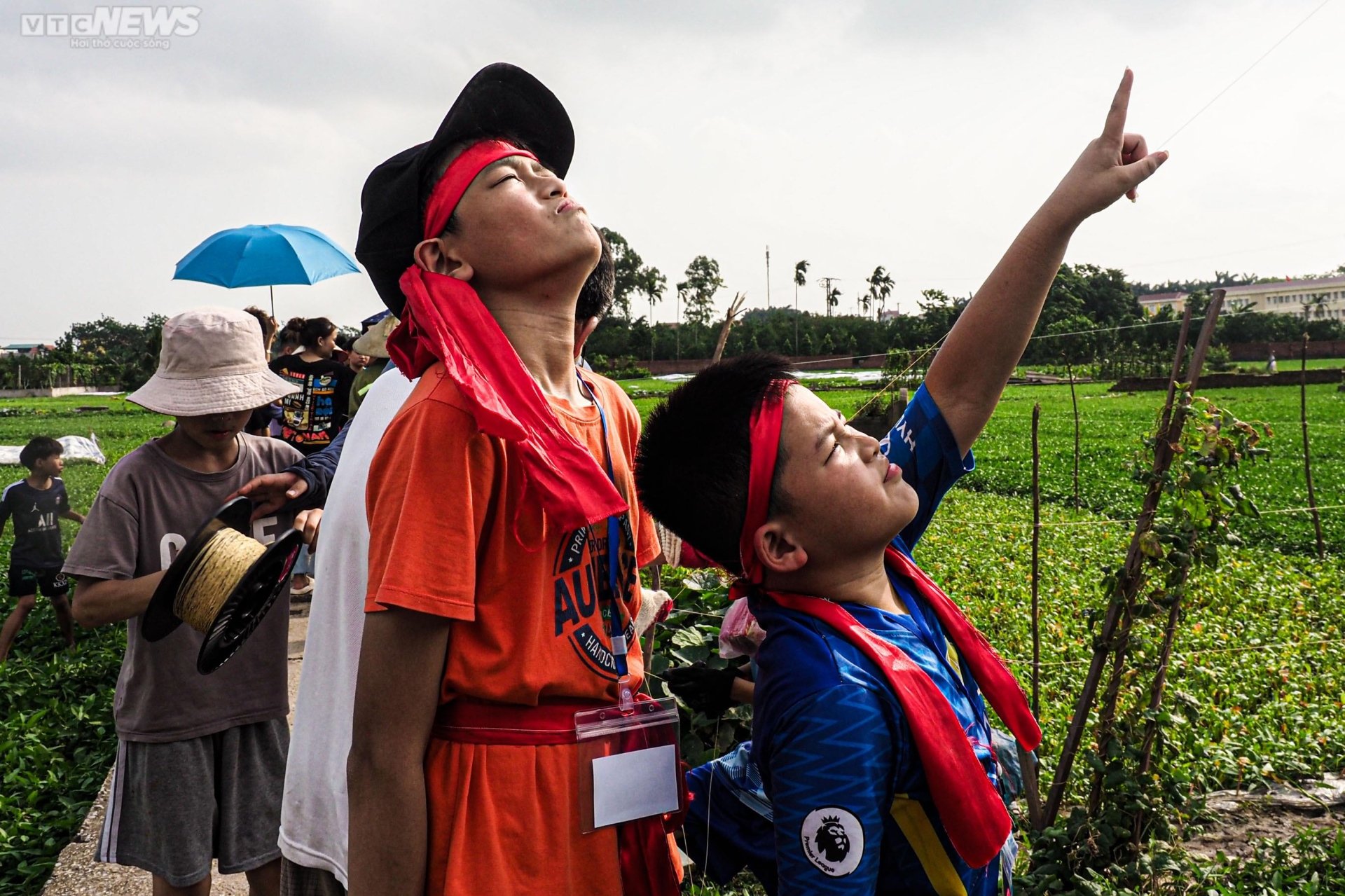 Về ngôi làng ở ngoại thành Hà Nội xem các thí sinh nhí tranh tài thả diều - Ảnh 17.