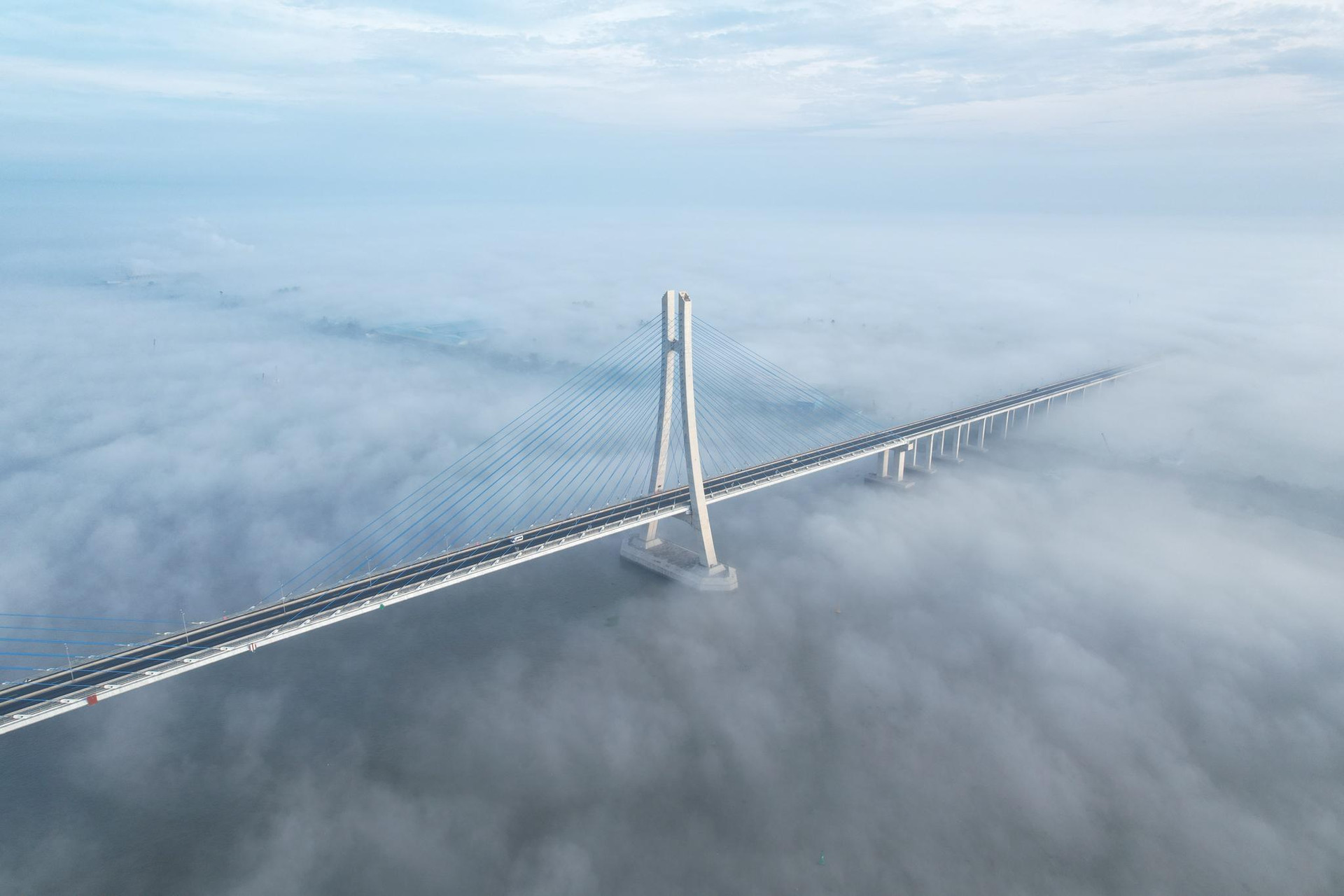 Cầu 5.700 tỷ có trụ tháp cao nhất, cọc khoan sâu nhất Việt Nam - Ảnh 3.