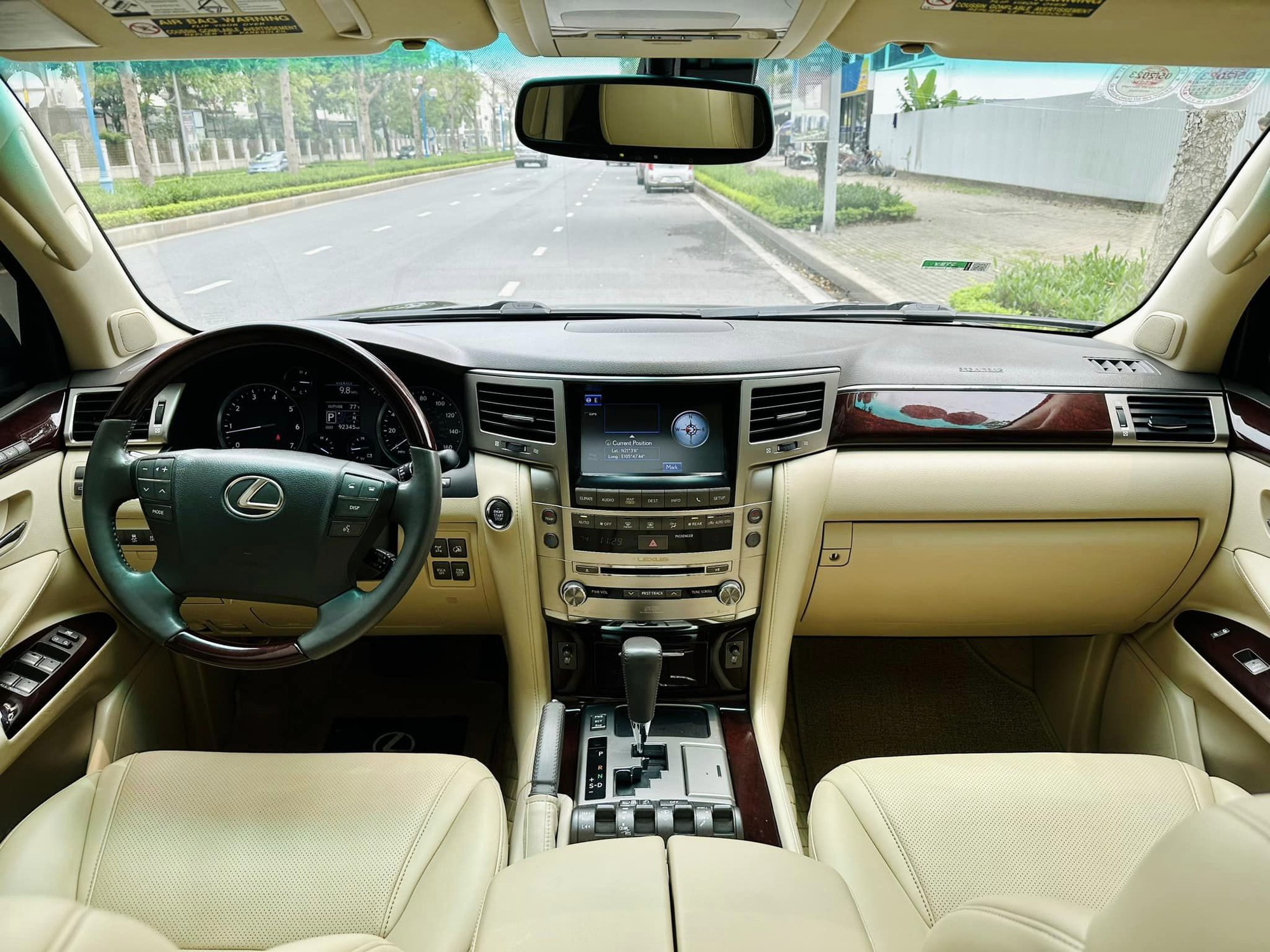 Chủ tịch bỏ 2,4 tỷ độ Lexus LX 570 2013: Trông như xe 10 tỷ, nội thất tốn hơn 1,1 tỷ, giống bản cho đại gia Trung Đông - Ảnh 6.