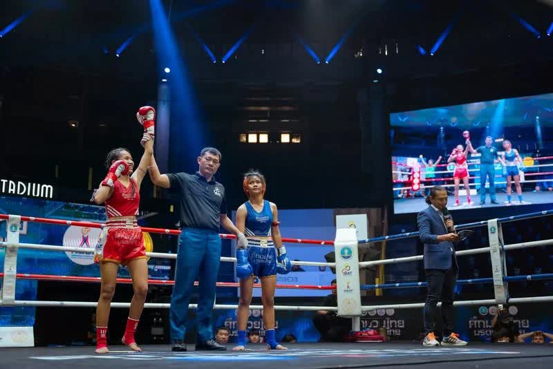 Từ đứa trẻ sống ở khu ổ chuột nổi tiếng với tỉ lệ thất nghiệp cao, cô nàng đổi đời nhờ dấn thân vào môn thể thao vốn chỉ dành cho đàn ông - Ảnh 11.