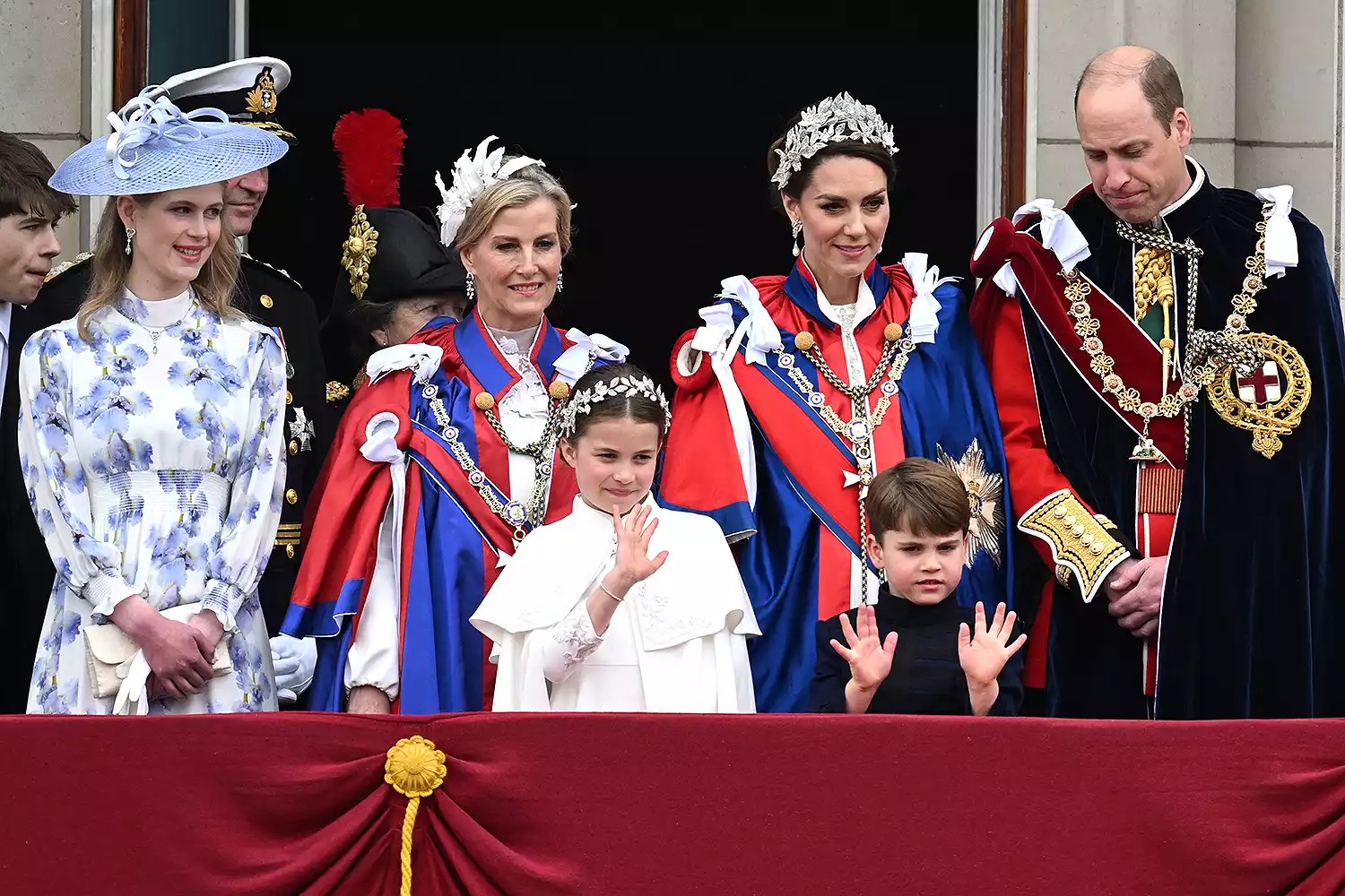3 con của William và Kate diện trang phục màu sắc khác nhau, ngầm mang ý nghĩa đặc biệt không phải ai cũng nhận thấy - Ảnh 4.