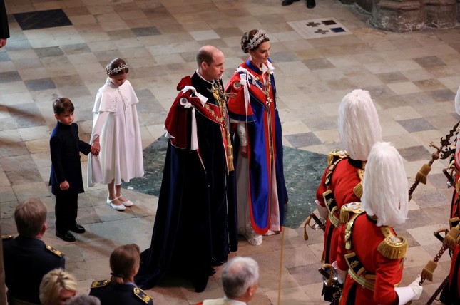 Toàn cảnh Lễ đăng quang Vua Charles III: Đại lễ kết hợp giữa nghi thức truyền thống và hiện đại đi vào lịch sử của tân vương - Ảnh 5.