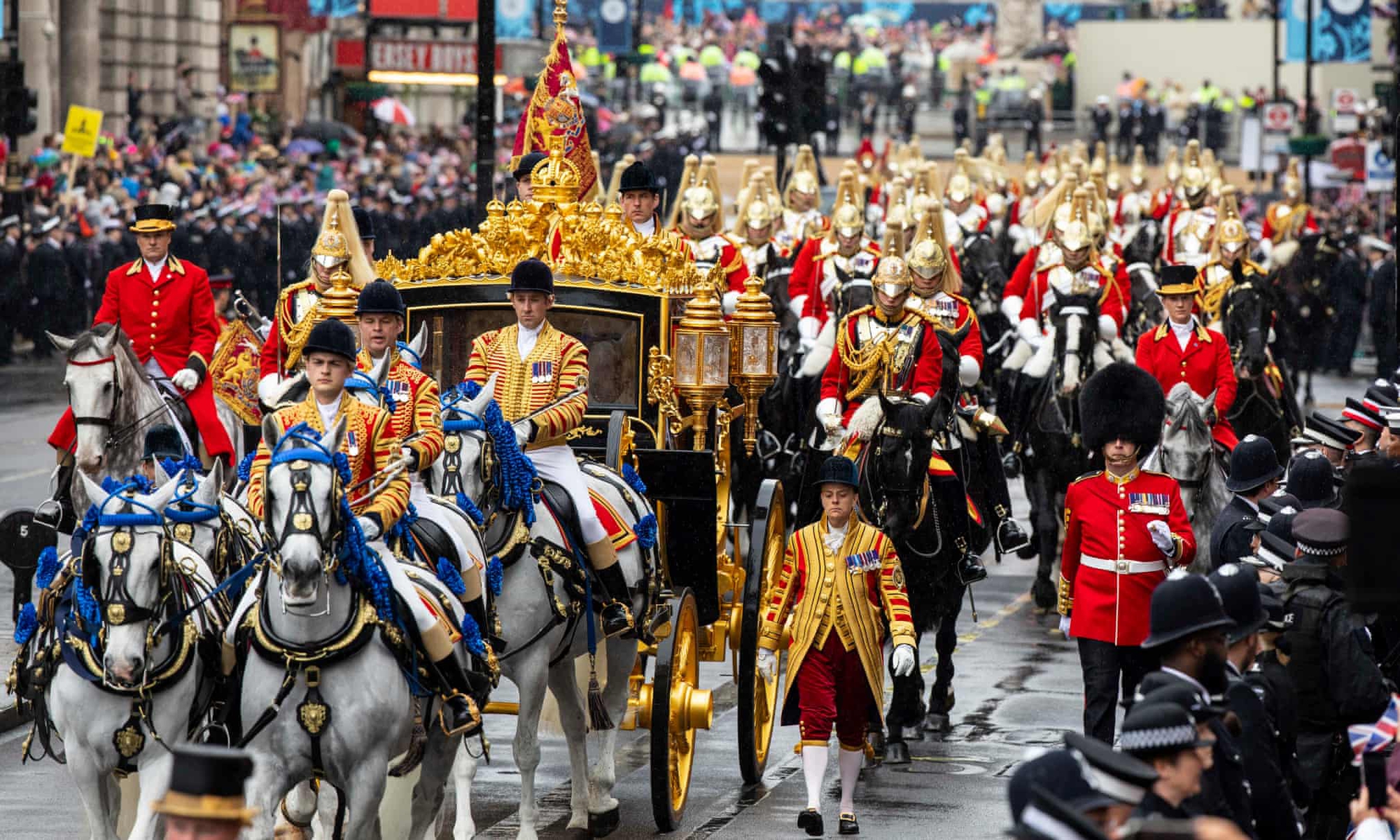 Toàn cảnh Lễ đăng quang Vua Charles III: Đại lễ kết hợp giữa nghi thức truyền thống và hiện đại đi vào lịch sử của tân vương - Ảnh 3.