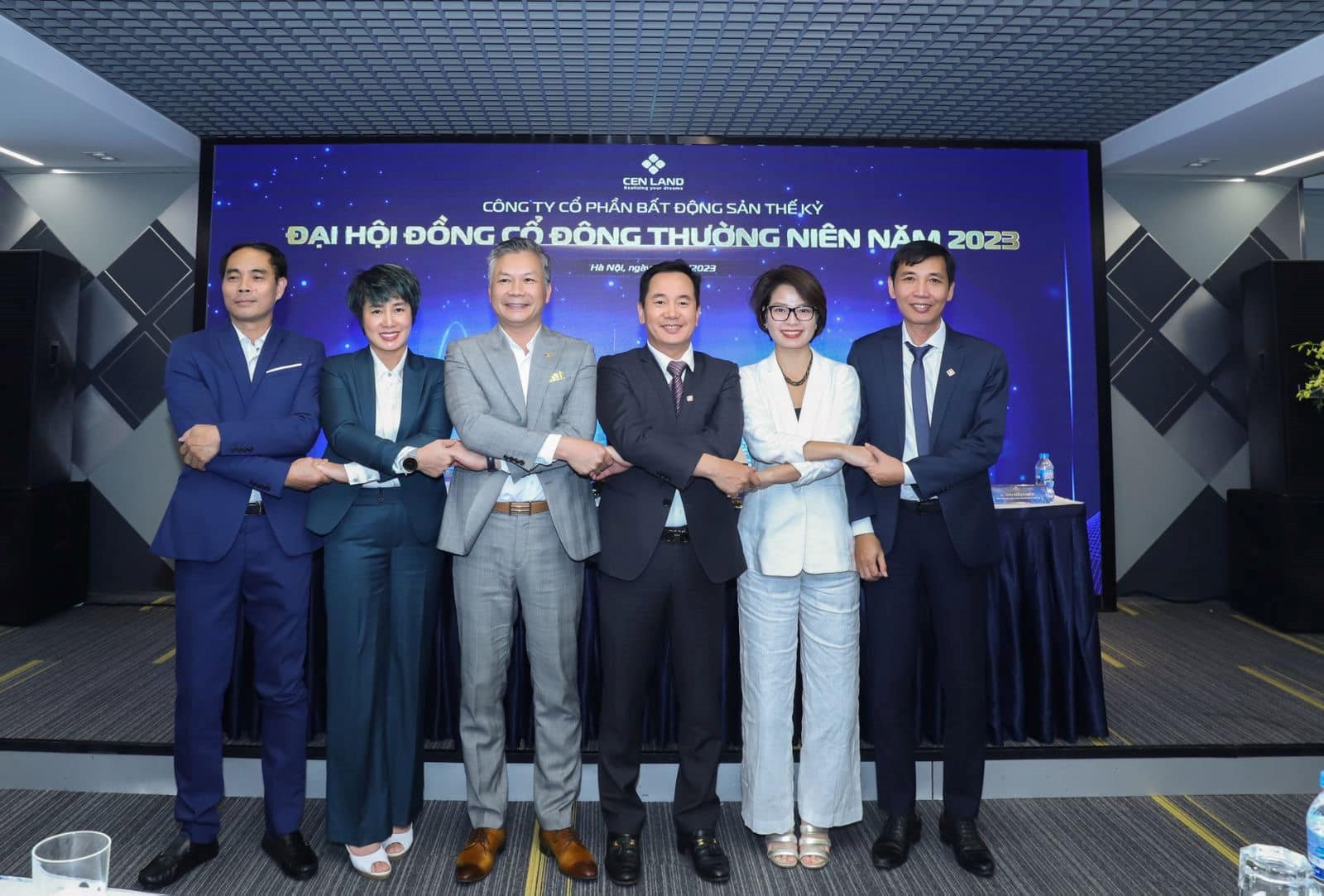 &quot;Bách Khoa toàn thư&quot; của Shark Tank, đóng phim mà diễn như không diễn, nhưng vẫn có một việc khiến Shark Hưng phải &quot;bạc cả tóc&quot; thời gian gần đây - Ảnh 2.