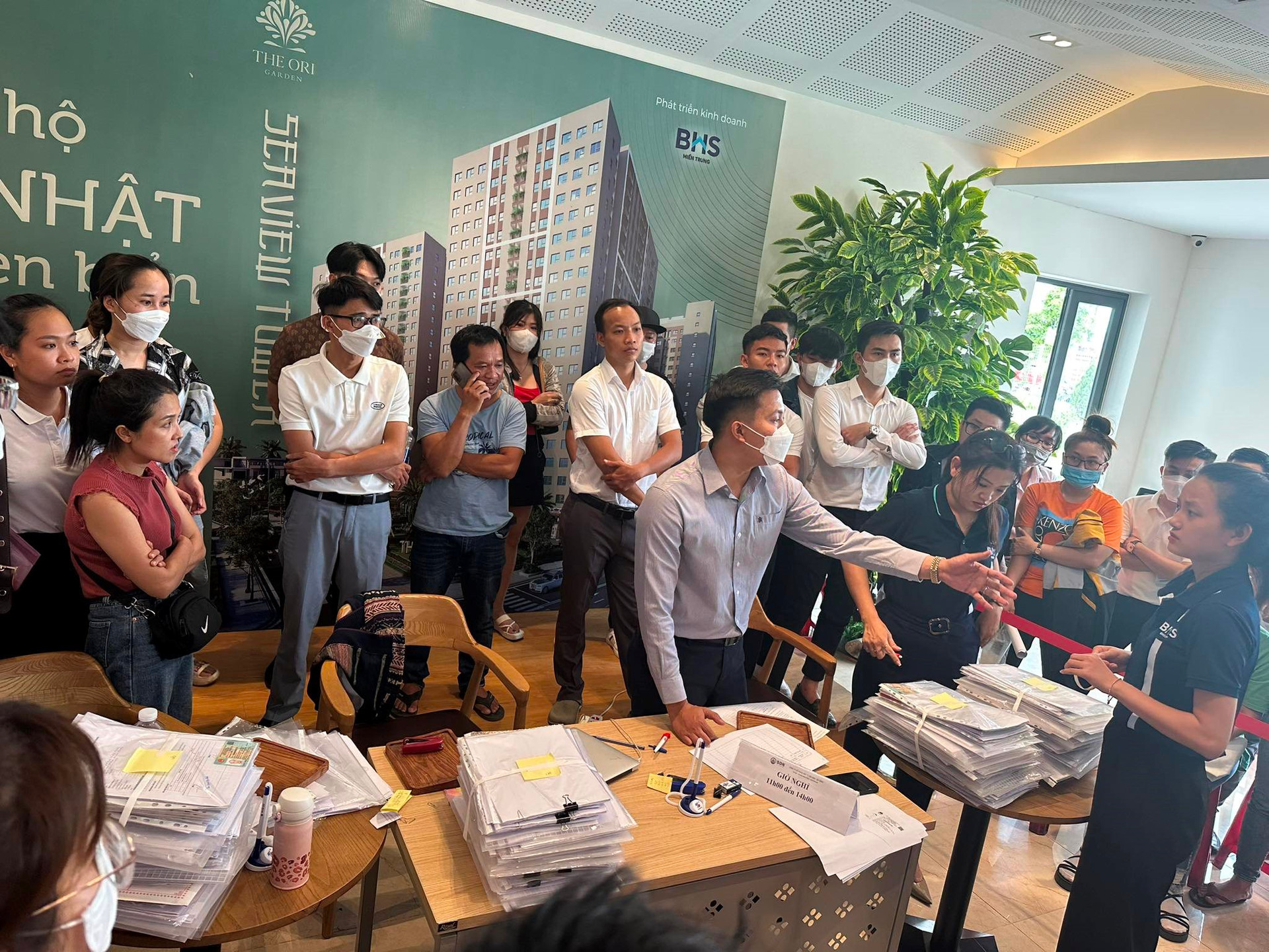 Một dự án chung cư tại Đà Nẵng khiến 200 khách phải xếp hàng từ 5 giờ sáng đăng ký mua, vì sao? - Ảnh 3.