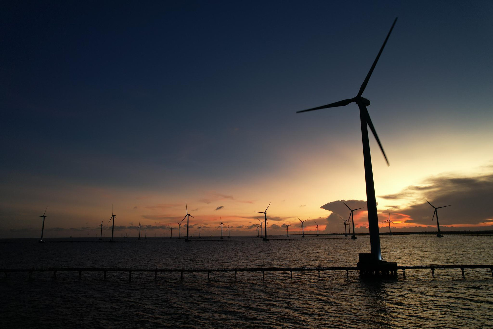 ‏Cận cảnh nhà máy điện gió 5.200 tỷ, lần đầu được xây dựng trên biển ở Việt Nam - Ảnh 6.