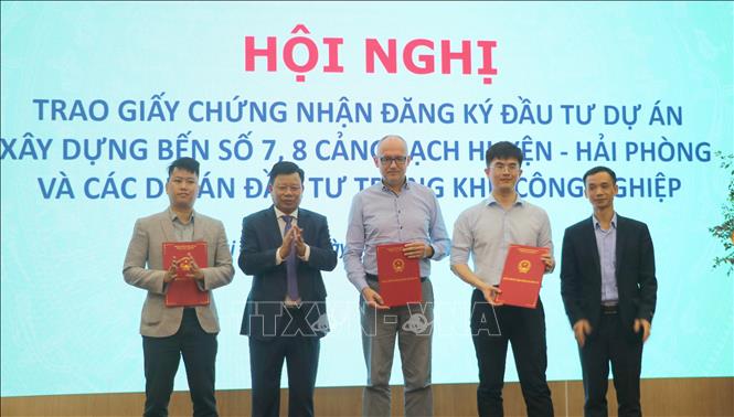 Hải Phòng trao giấy chứng nhận đầu tư cho nhiều dự án - Ảnh 3.