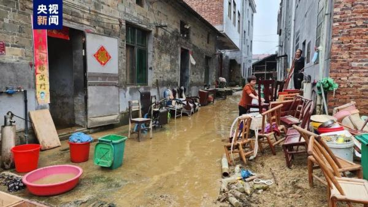 Mưa lụt ở Trung Quốc, nắng nóng cực đoan tại nhiều nước châu Á khác - Ảnh 1.