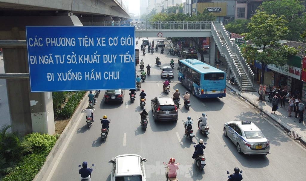 Ùn ứ trong ngày đầu dựng rào thi công trên đường Nguyễn Trãi - Ảnh 7.