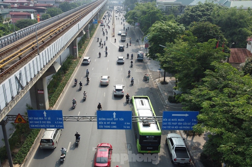 Ùn ứ trong ngày đầu dựng rào thi công trên đường Nguyễn Trãi - Ảnh 8.
