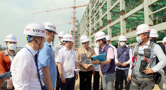 Nhà máy lớn nhất thế giới của Amkor tại Bắc Ninh sắp vận hành thử - Ảnh 1.