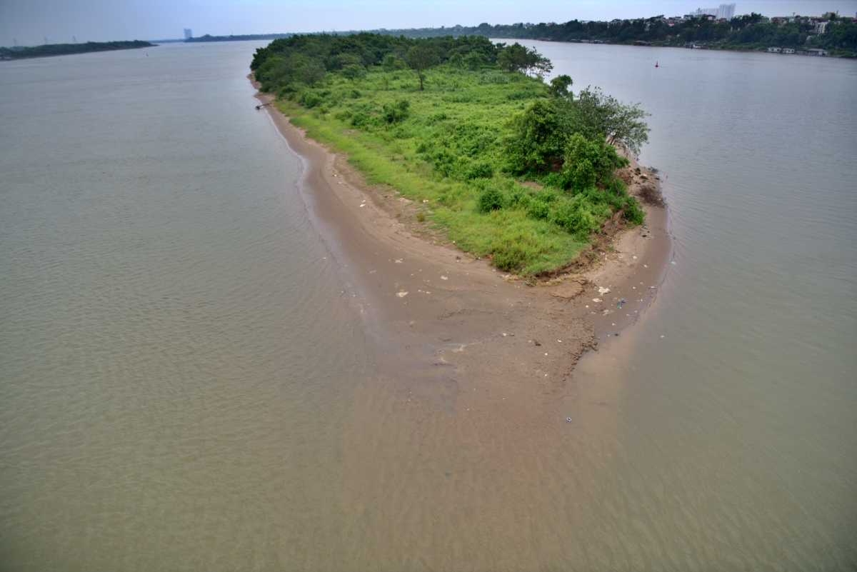 Cận cảnh sông, hồ ở Hà Nội cạn nước trơ đất cát, sỏi đá... - Ảnh 7.