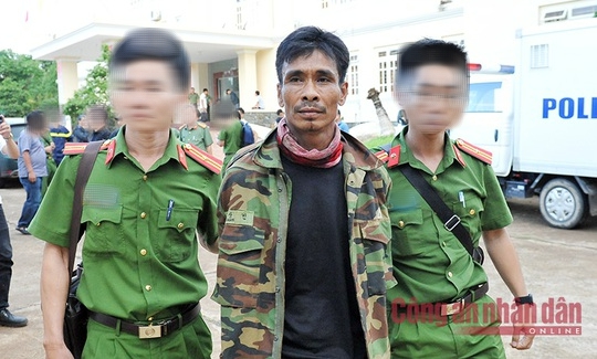 Bắt 26 đối tượng, thu súng CKC trong vụ tấn công trụ sở xã ở Đắk Lắk - Ảnh 1.