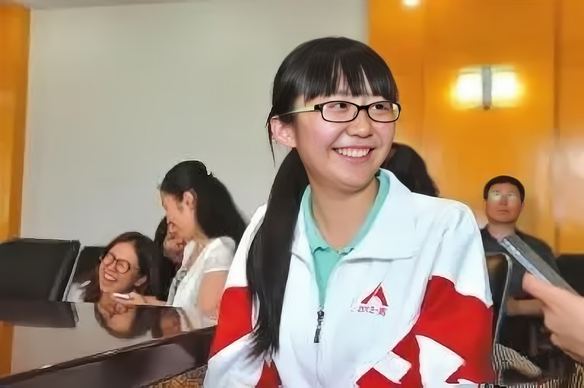 Không theo lớp chọn cao siêu, cô gái ‘lội ngược dòng’ trở thành thủ khoa Đại học, cả 2 trường top 1 Trung Quốc đều 'rộng cửa' chào mời - Ảnh 2.