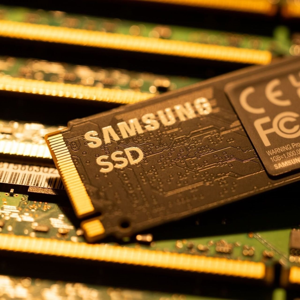 Không chỉ bán smartphone nhiều nhất thế giới, Samsung vươn lên trở thành nhà sản xuất chip lớn thứ hai toàn cầu như thế nào? - Ảnh 3.