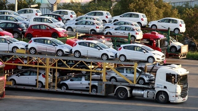 Nhập khẩu ô tô lao dốc, thu ngân sách giảm gần 1.300 tỷ đồng - Ảnh 1.
