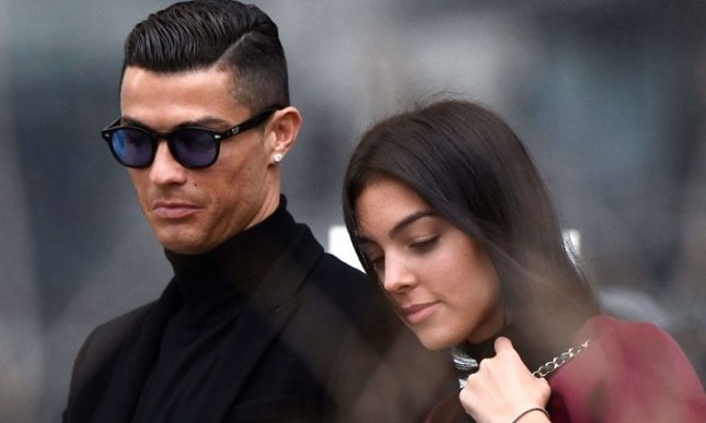 Những chi tiết lạ trong hợp đồng tiền hôn nhân của Ronaldo - Ảnh 1.