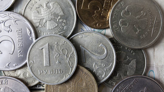 Đồng Ruble Nga trượt xuống mức thấp nhất trong một năm so với USD - Ảnh 1.