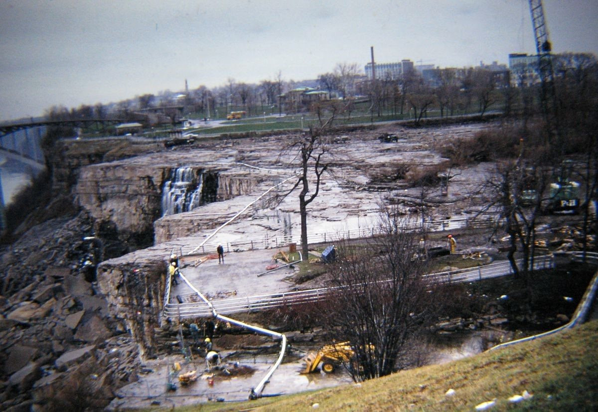 Những hình ảnh đáng kinh ngạc khi thác Niagara cạn trơ đáy: 12.000 năm mới có một lần - Ảnh 4.