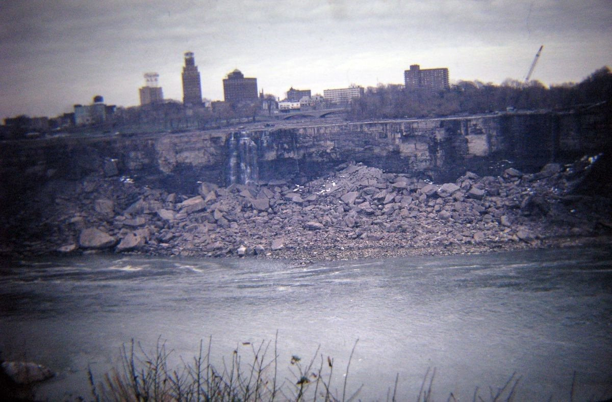 Những hình ảnh đáng kinh ngạc khi thác Niagara cạn trơ đáy: 12.000 năm mới có một lần - Ảnh 5.