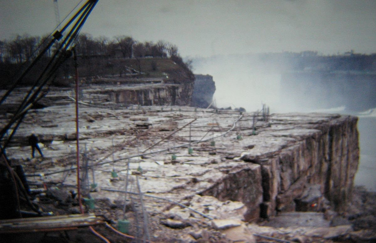 Những hình ảnh đáng kinh ngạc khi thác Niagara cạn trơ đáy: 12.000 năm mới có một lần - Ảnh 7.
