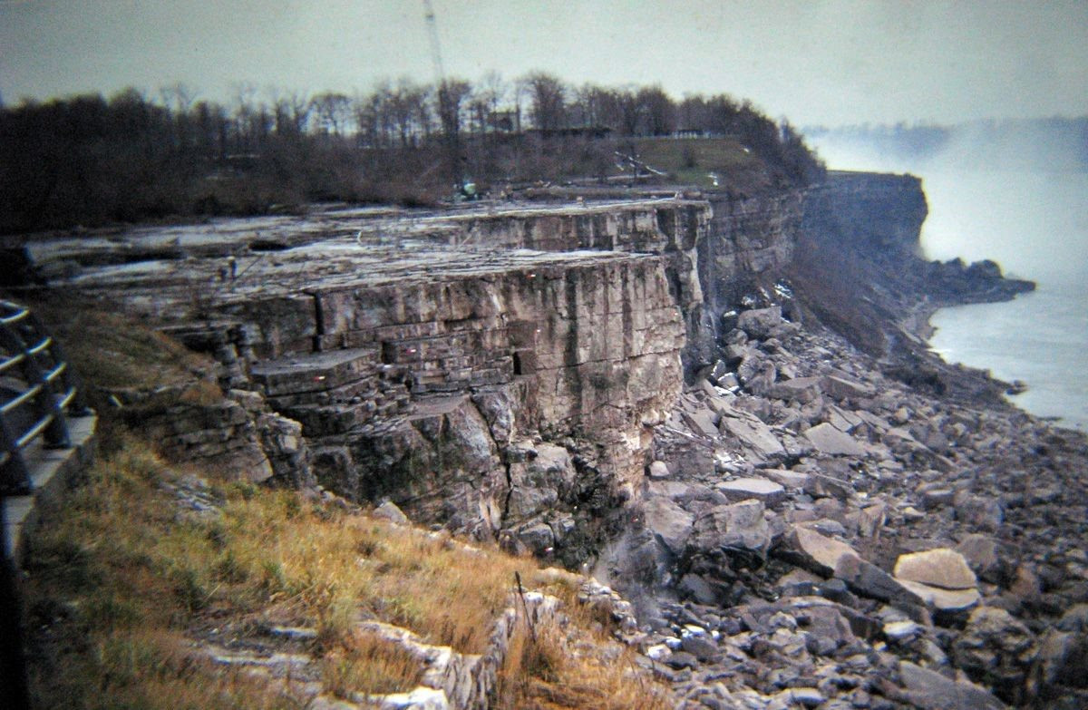 Những hình ảnh đáng kinh ngạc khi thác Niagara cạn trơ đáy: 12.000 năm mới có một lần - Ảnh 8.